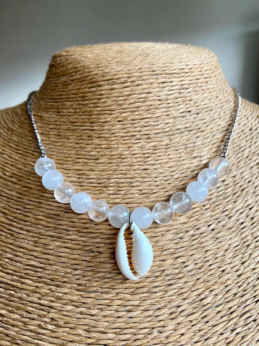 🐚✨🌊I carry the ocean with me🌊✨🐚 Clarity, focus, manifestation, healing. One of the most powerful crystals ever for the cutest summer-y necklace🤍 etsy.com/listing/827289…