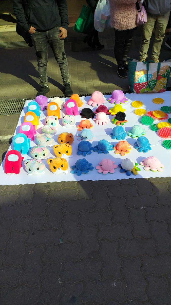 Street sellers are sus 
Like literally