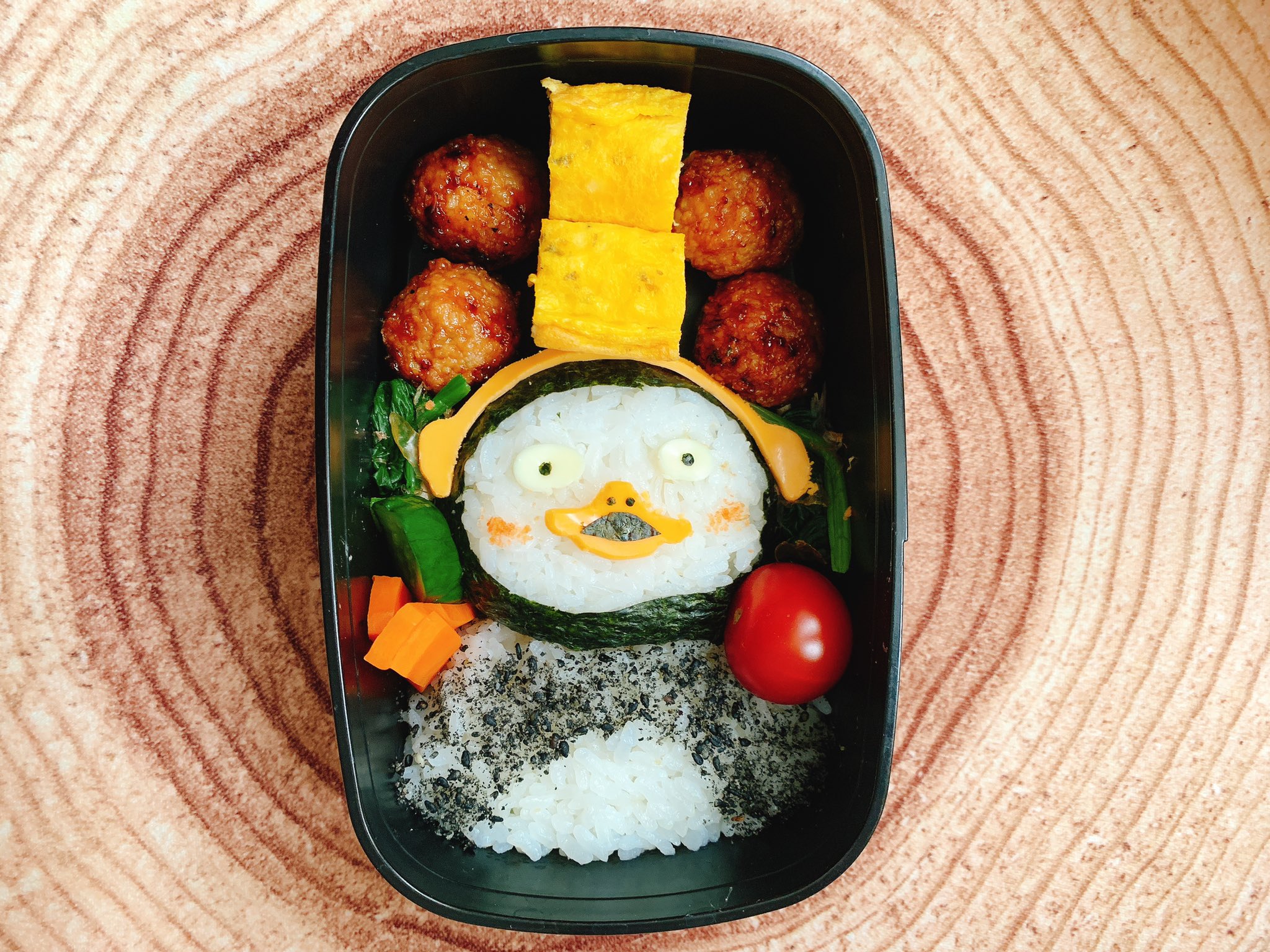 Ayako 韓国の人気キャラ ペンス のお弁当 昨日朝から晩まで娘に振り回されっぱなしでぐったりしたので 娘の知らないキャラにした 펭수 キャラ弁 T Co 0sszhms3je Twitter