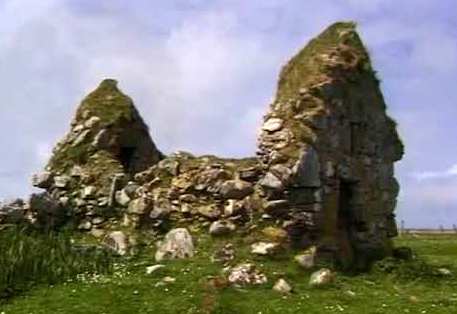 tourscotland's tweet photo. Tour #Scotland virtual travel video Blog, with #Scottish music, of Teampull Mor on visit and trip to #Howmore on the #Island of #South #Uist in the #Outer #Hebrides. Howmore, #Gaelic: Togh Mòr or Tobha Mor, is located to the southwest of Loch Druidibeg https://t.co/rVuU0nCHPp https://t.co/w9va4pXFE3