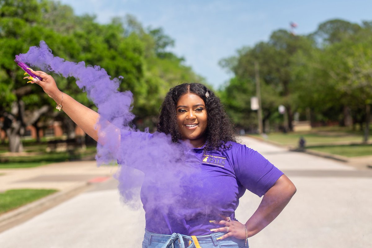 Intelligent_Gal's tweet photo. I’ve worn many hats throughout my collegiate career but the infamous yellow hat, was the best hat of them all. P AAAAAA 💛💜 #HBCUGrad #PVGradSwag https://t.co/zZTOvc8z5X