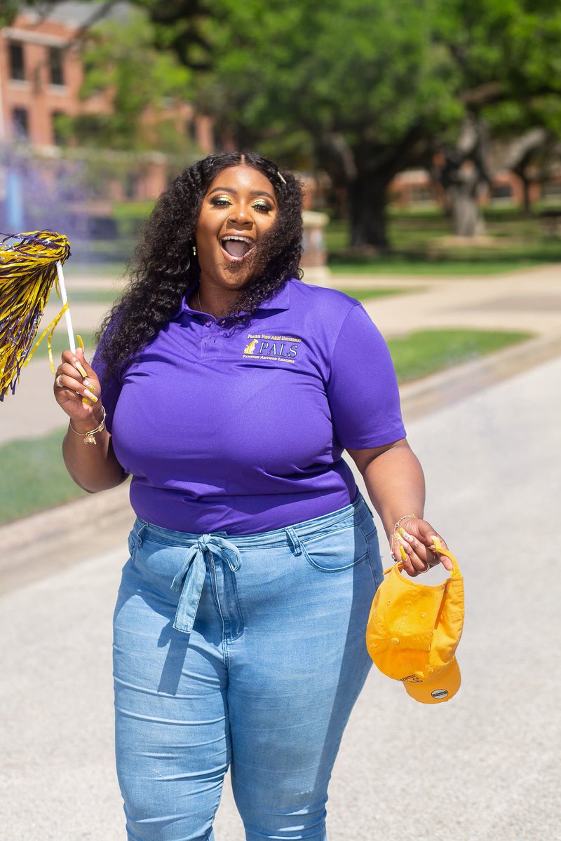 Intelligent_Gal's tweet photo. I’ve worn many hats throughout my collegiate career but the infamous yellow hat, was the best hat of them all. P AAAAAA 💛💜 #HBCUGrad #PVGradSwag https://t.co/zZTOvc8z5X