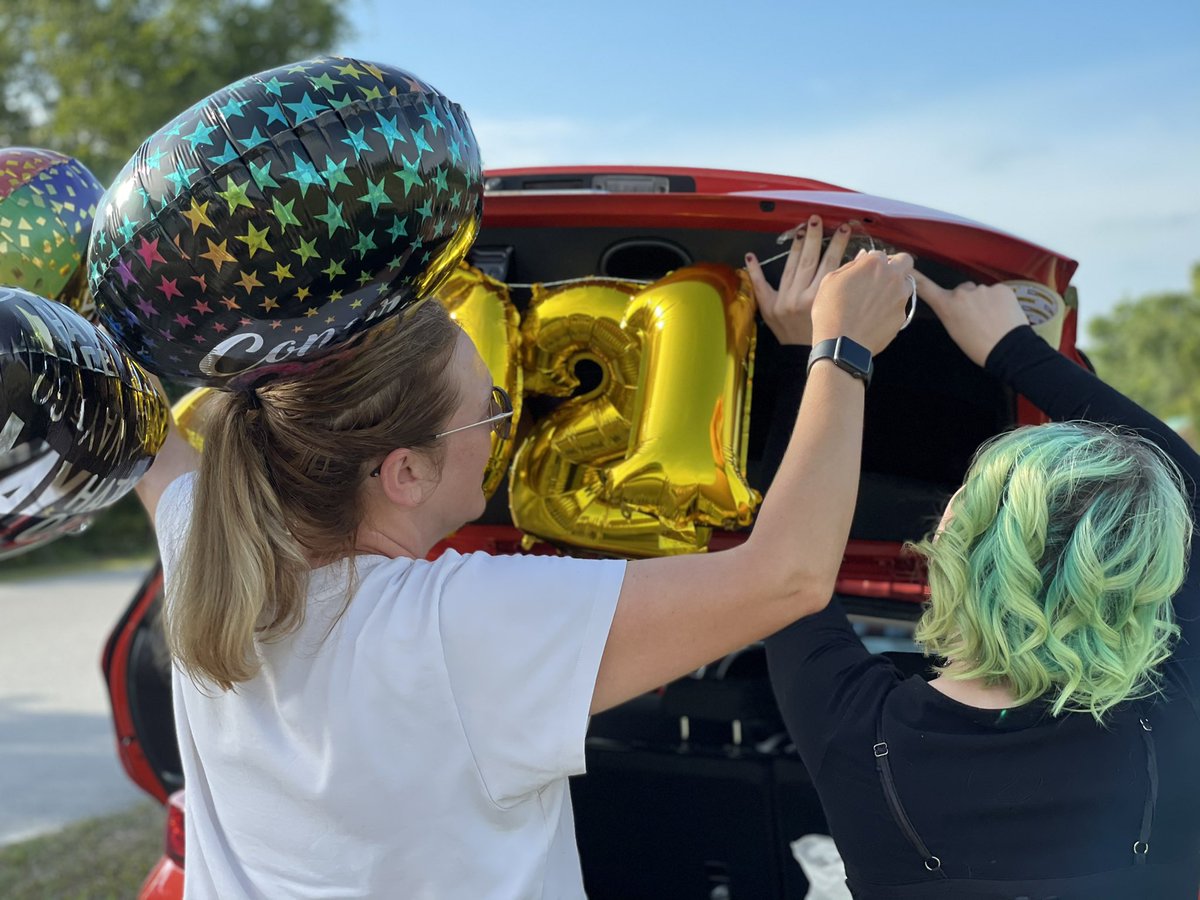 K_TECH_'s tweet photo. Senior Car parade tonight!! Starts at 7. Seniors lining up now and decorating their cars! Its going to be a great parade celebrating our Kraken Seniors!! #krakenscare #krakentastic #krinn #classof2021 https://t.co/glP0zaTFVO