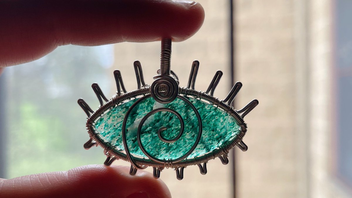 mildhippie's tweet photo. 👁 EYE PENDANT GIVEAWAY 👁

to enter:
• retweet &amp; follow me (@mildhippie)

extra entries:
• tag friends below
• retweet/like my pinned tweet

Winner will receive a *custom* eye pendant made by me (more details below)🧚🏼‍♀️ https://t.co/UQAd1sxD5e