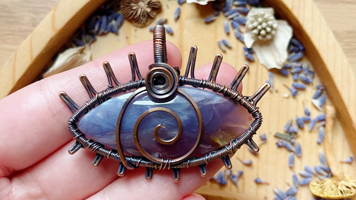 mildhippie's tweet photo. 👁 EYE PENDANT GIVEAWAY 👁

to enter:
• retweet &amp; follow me (@mildhippie)

extra entries:
• tag friends below
• retweet/like my pinned tweet

Winner will receive a *custom* eye pendant made by me (more details below)🧚🏼‍♀️ https://t.co/UQAd1sxD5e