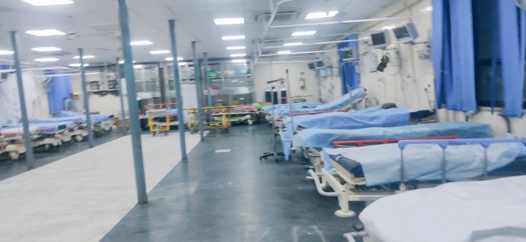 hemantrajora_'s tweet photo. This is How Delhi is healing now. 

1. GTB Hospital emergency on 18th April night

2. GTB Hospital emergency on 11th May  night. 

Verified by me . 
#COVID19India https://t.co/OSJnewKG3v