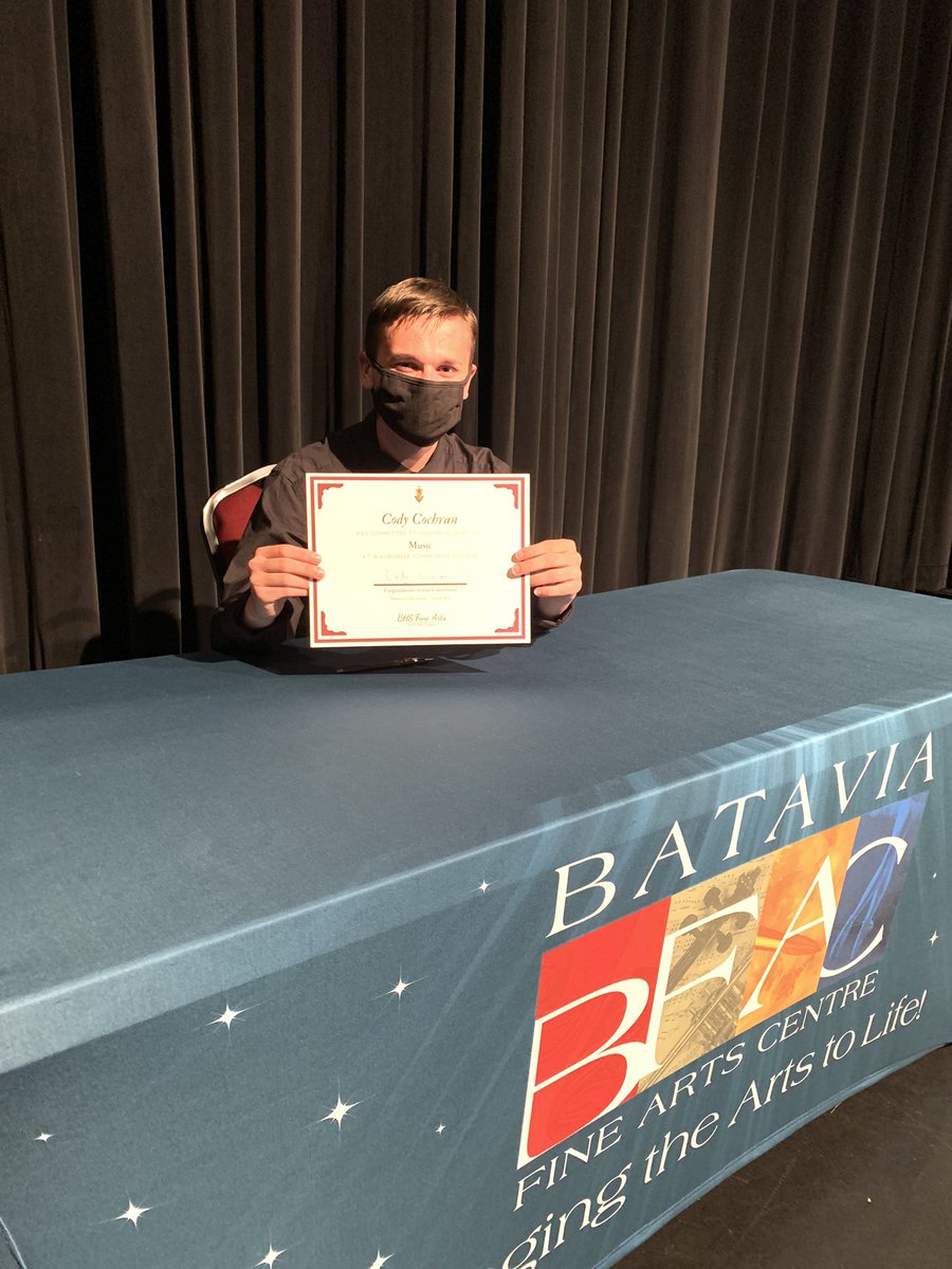 BataviaHSorchs's tweet photo. BHS Fine Arts dept hosted our first-ever Fine Arts Signing Day event on Monday to honor seniors who plan to pursue degrees in the fine arts. Congratulations to our talented seniors- we’re so proud of you! Also, thank you to the chamber group who played throughout! https://t.co/ExeGh5gvnM