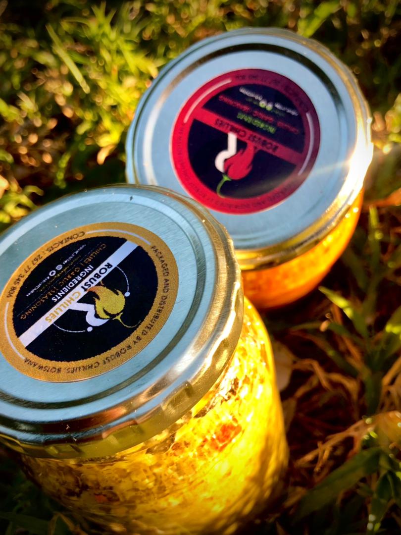 RobustHun's tweet image. Hot tings we are up🌶️🌶️🌶️🌶️

We have 2 flavors
1. Mild
2. Extra Hot
Big Bottle P50
Small Bottle P35
Place your robust orders on 77345806 🌶️❤️🔥