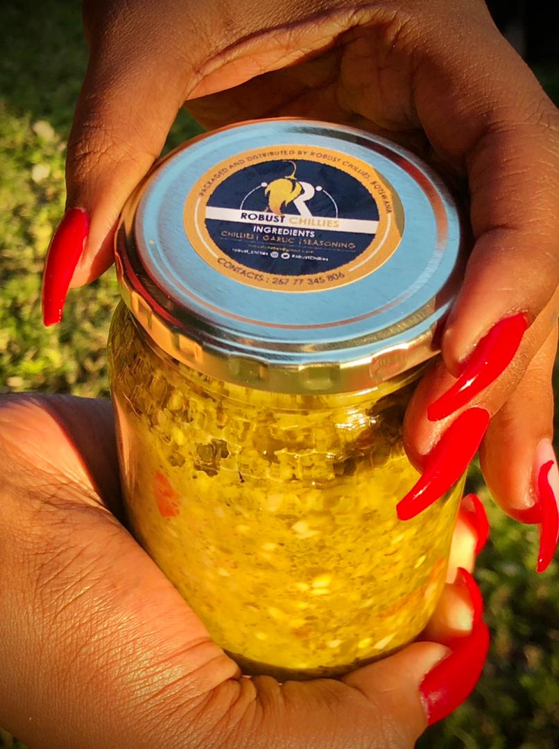 RobustHun's tweet image. Hot tings we are up🌶️🌶️🌶️🌶️

We have 2 flavors
1. Mild
2. Extra Hot
Big Bottle P50
Small Bottle P35
Place your robust orders on 77345806 🌶️❤️🔥