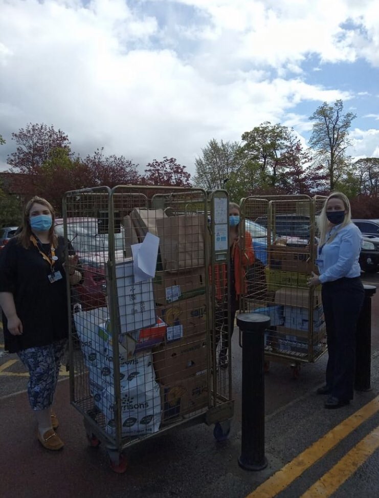 Another successful delivery yesterday. Everything in the cages and on it's way into the hospital just before a heavy shower! 🌧