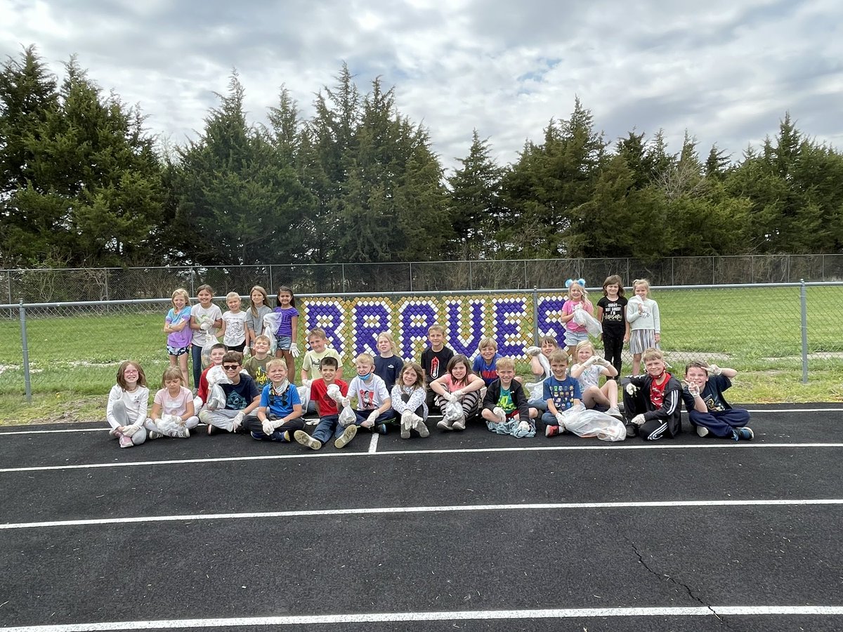 TillotsonH's tweet photo. It was the second graders’ turn to help keep our community trash free. A big shout out to Tim W. who does an amazing job of keeping the track clean, but glad we could help a little! @BCBraves https://t.co/0hJp5MlYkZ
