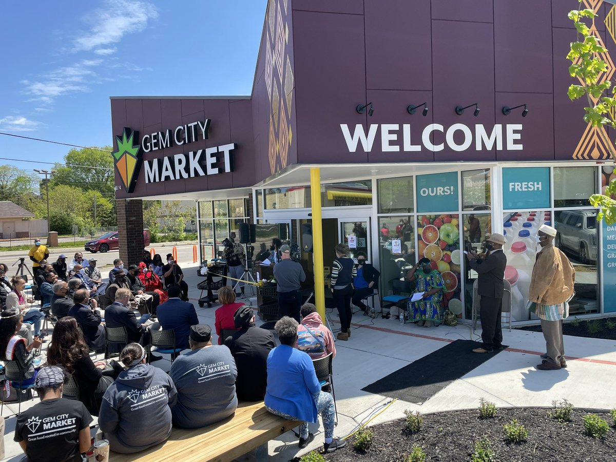 UNCLE_B00F's tweet photo. Yesterday I lived in a Food Desert &amp; Today that all changed. Thanks @GemCtyMarket https://t.co/QEg96A1c6B