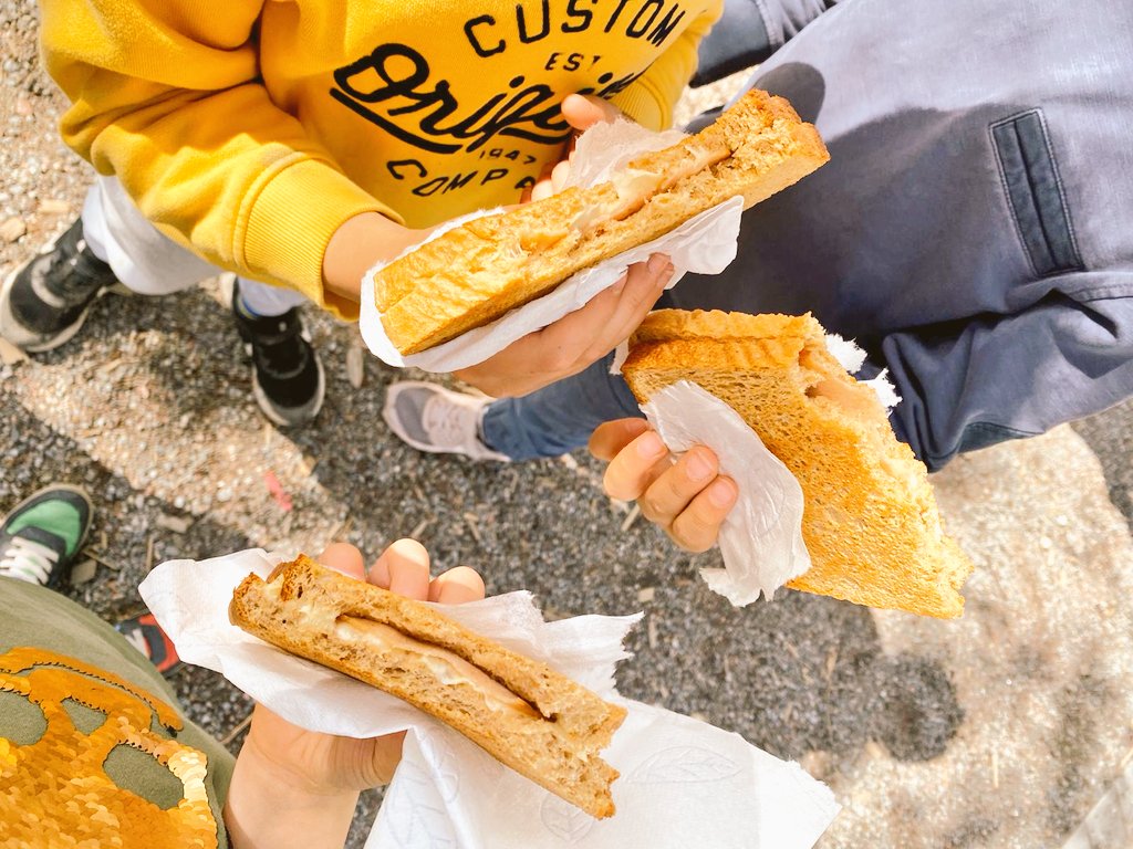 Fritidshemmets dag🥳 experiment, toast till mellis och glada miner! 
#Fritids #Fritidshemmetsdag #Skola