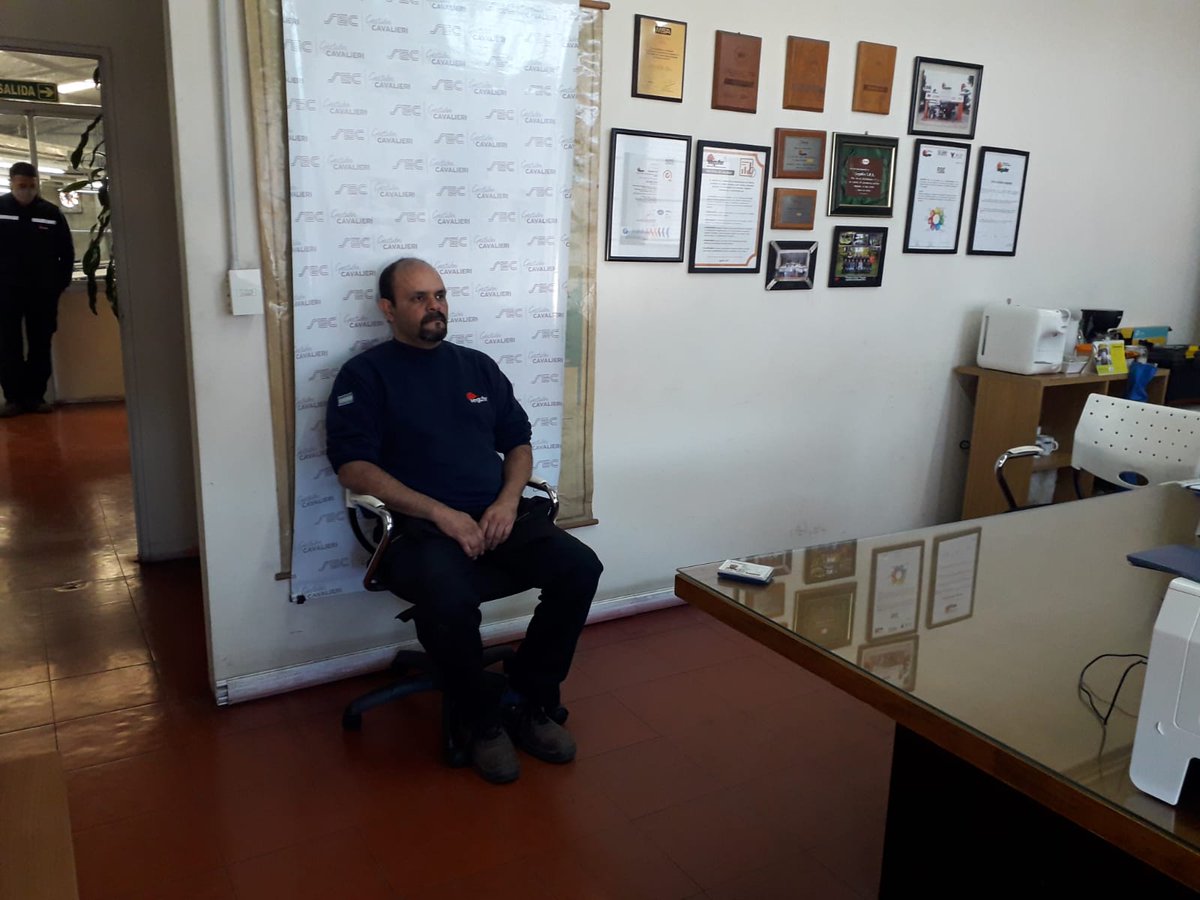 JoseMedinaSec's tweet photo. Continuamos con la renovación del carnet sindical de los compañeros y compañeras de la empresa #Segufer.
#AgrupacionGranateMorada
#ElEquipoDeRamonMuerza https://t.co/V8ANR24IYJ