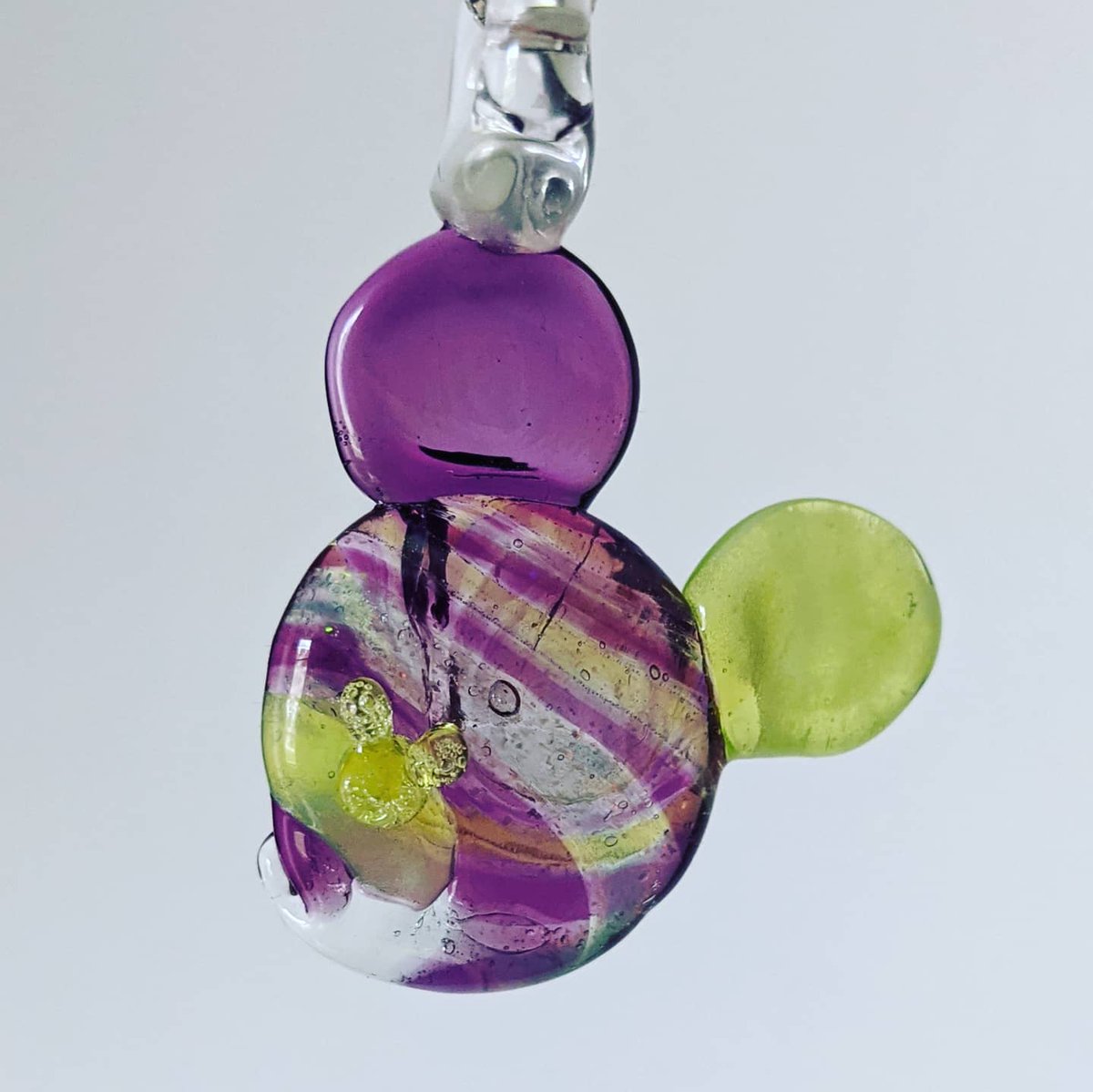 OshnGirl's tweet image. Got to play with glass again today 😁 Little Mermaid inspired Mickey ears with a special blacklight surprise! #GlassBlowing #BoroGlass #GlassPendant #HiddenMickey