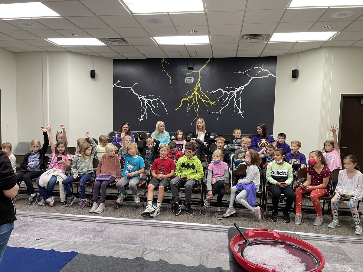 TillotsonH's tweet photo. 2nd graders went to @exploreitcenter in Aurora today. We had fun playing in the zone and watching some amazing presentations on Bubbles &amp; Arctic Blast! @BCBraves @LkruegerKrueger https://t.co/cYz87uRMwY
