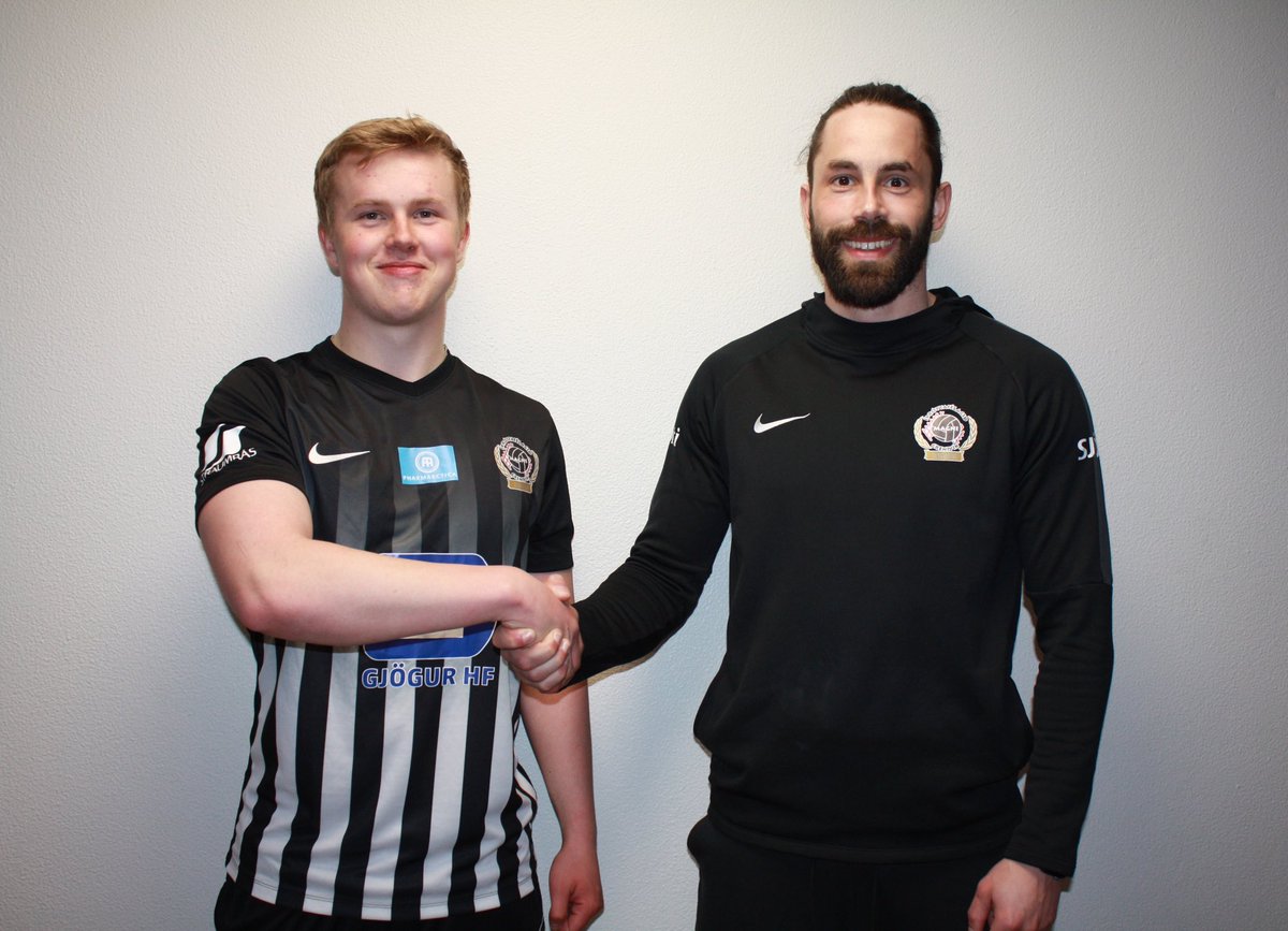 Magnamönnum hefur borist góður liðsstyrkur rétt fyrir mót! 🤝

Páll Veigar Ingvason er mættur í svart og hvítt. Við erum aldeilis ánægðir með það eins og má sjá hér á mynd. Palli kemur á láni frá Þór - Fjölhæfur miðjumaður sem getur leyst hinar ýmsu stöður vallarins #fotboltinet