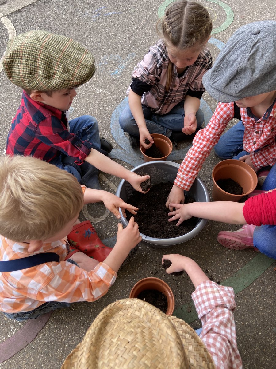 AppleStBarts's tweet photo. Apple Class had a fantastic farm day today! We had a Zoom session with farmer Louise and organiser Jenny. We learnt about the animals on her farm and enjoyed meeting her donkeys Tom, Dick and Harry! We looked for worms, made a wormery, made seed bombs and planted lots!🚜🐏🐖🐄 https://t.co/Les71gtl8i