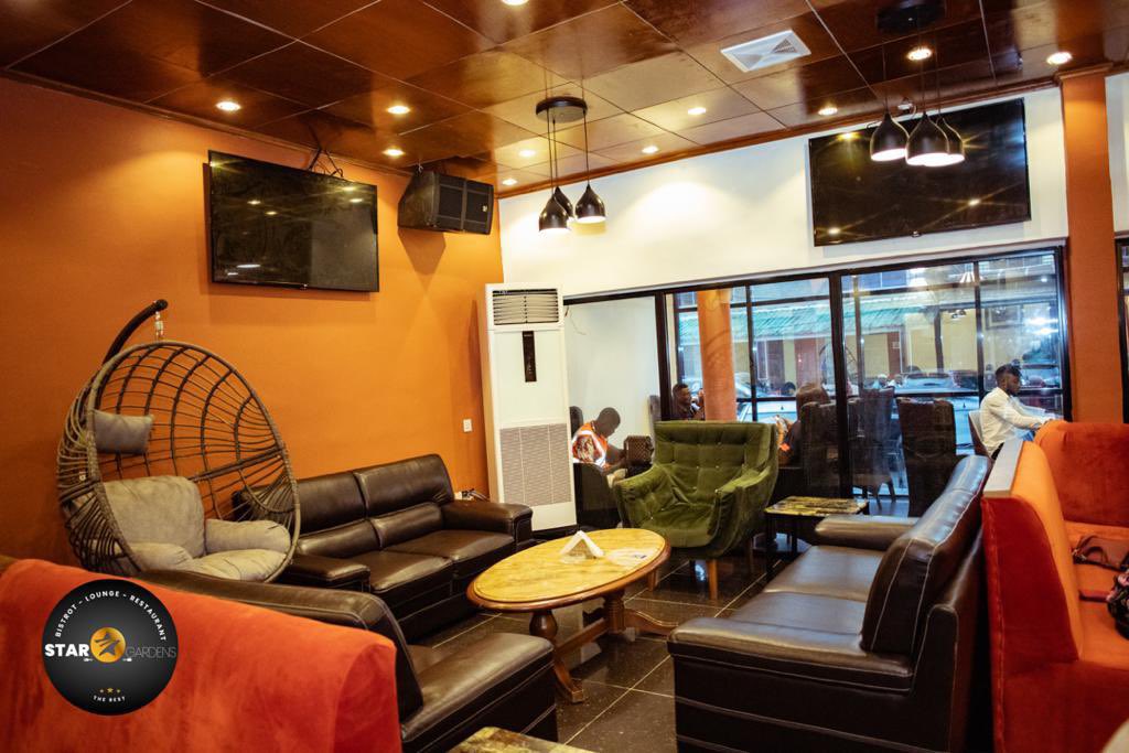 gardens_star's tweet photo. Le Star Gardens est un bistrot-lounge-restaurant situé à Bonamoussadi cheval blanc, en face de la pizzeria « les cèdres », il est ouvert 7j/7 à partir de 12h.
 
Nous vous offrons des plats gastronomiques dans une ambiance somptueuse, et agréable.1️⃣⤵️ https://t.co/bHpJt1J7BH