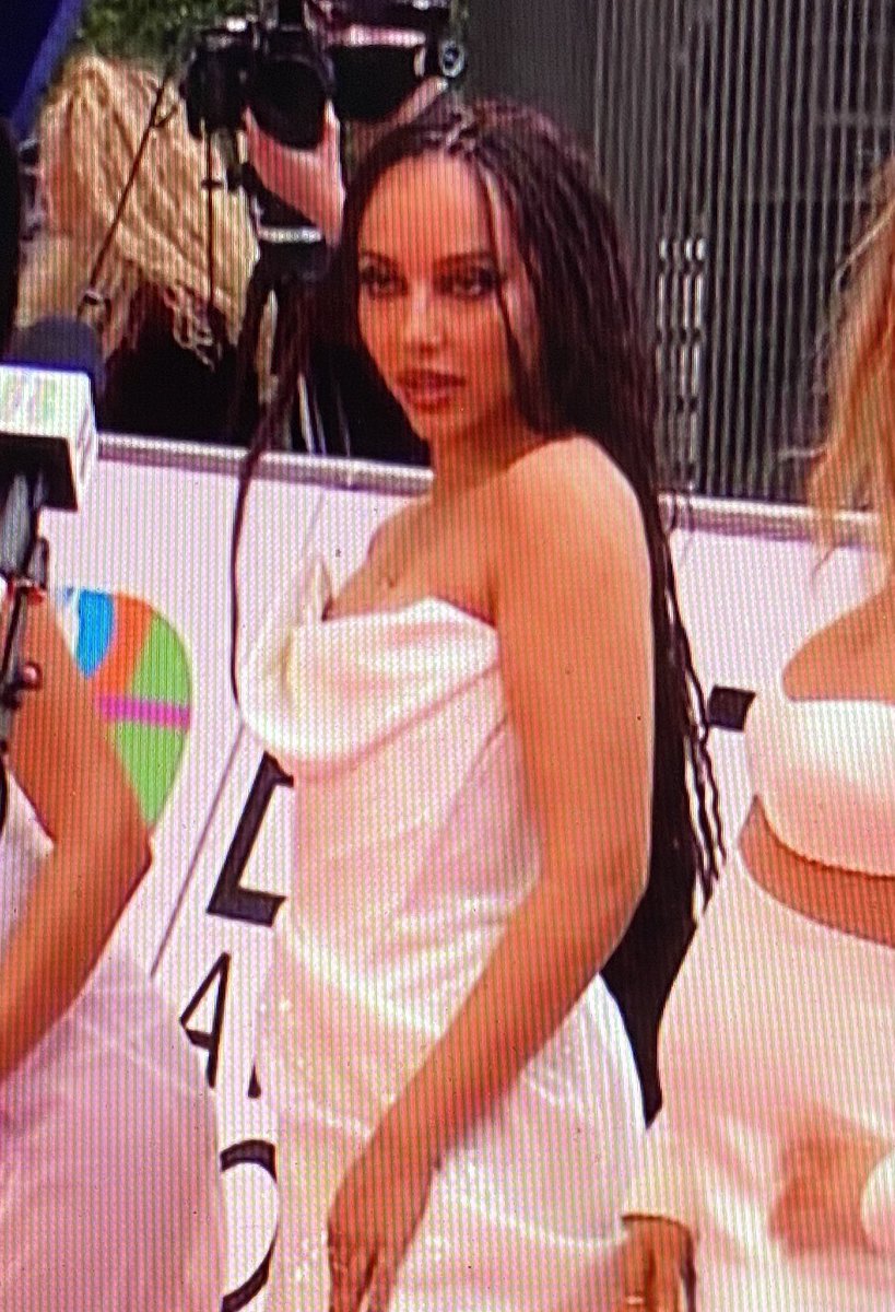 glitteredwasabi's tweet photo. OK BUT JADE THIRLWALL FROM LITTLE MIX ?????? https://t.co/jo2yShkufb