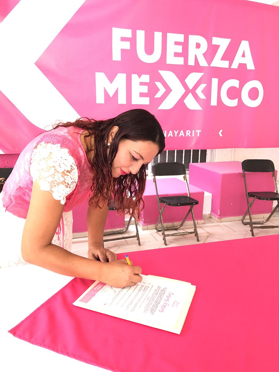 FXMNayarit's tweet photo. firmamos en equipo para la instalación de CASAS ROSAS, serán espacios para que las niñas, adolescentes y mujeres accedan a los servicios de atención a victimas de la violencia #FuerzaPorMexico https://t.co/vvsp4nabv7