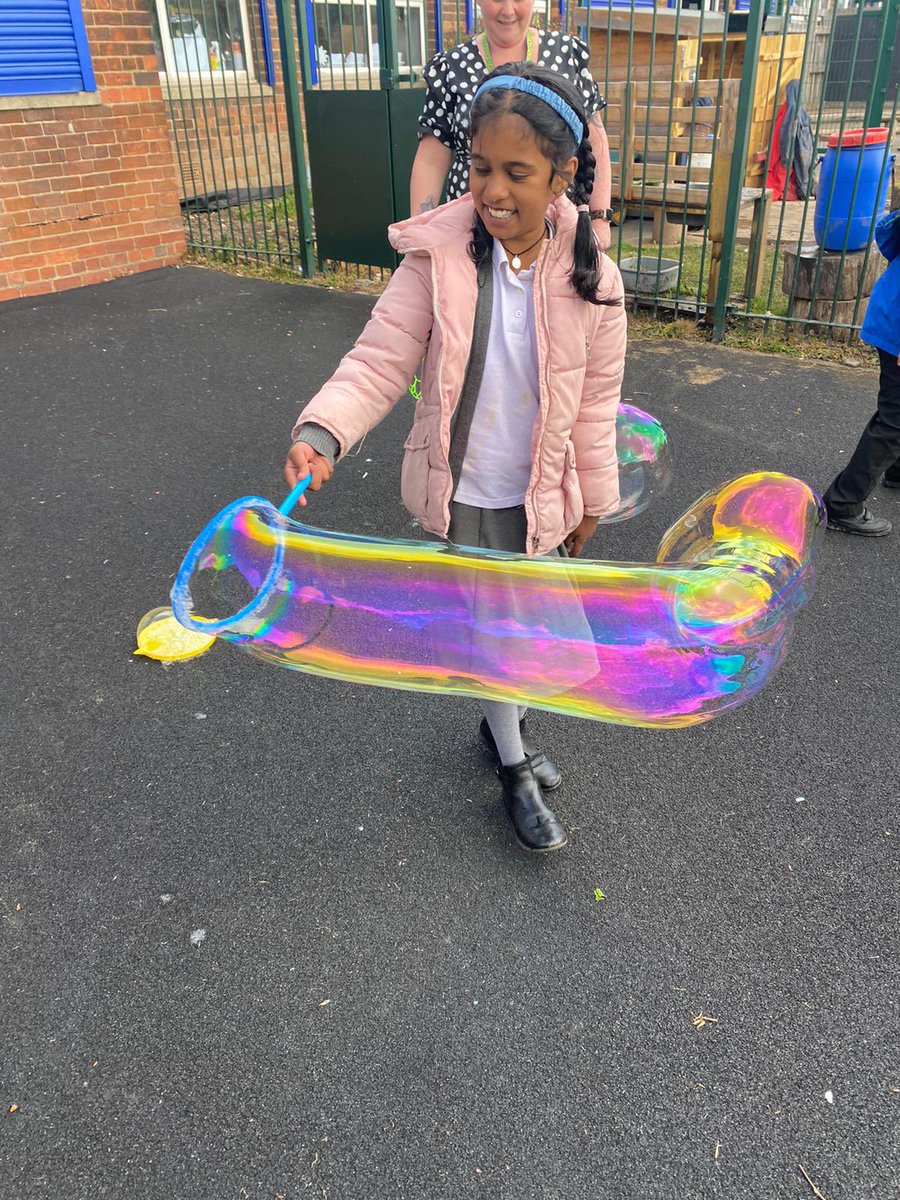 WindmillSparkle's tweet photo. Bubbles!!!!! Sensory play today was EPIC! #musicfederation https://t.co/bNM5zKwuvH