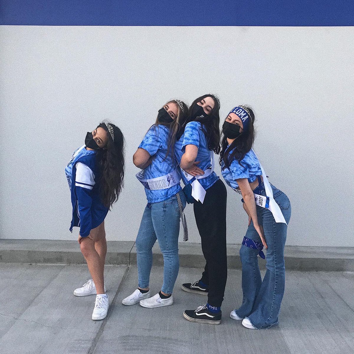 alhsdance's tweet photo. #CountdownbeginsNOW
.....8️⃣ days until graduation for our lovely seniors!
Wishing you all the best of luck for the future, WE LOVE YOU! 💙 https://t.co/HSVDTBQal9