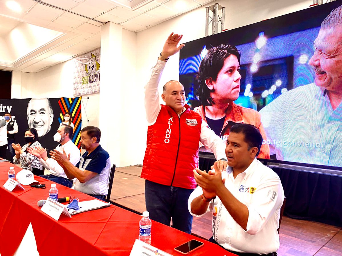 LG_Aldaco's tweet photo. A mis amigos del #SUTCECYTE y a su mesa directiva, gracias por recibirnos y permitirnos saludarlos
Ustedes son gran factor del cambio que #SLP necesita
Vamos a construir comunidad, con mujeres y hombres de bien, que construyen un futuro
#ValorPorSanLuis #SíPorSLP https://t.co/yeREdMJFVG