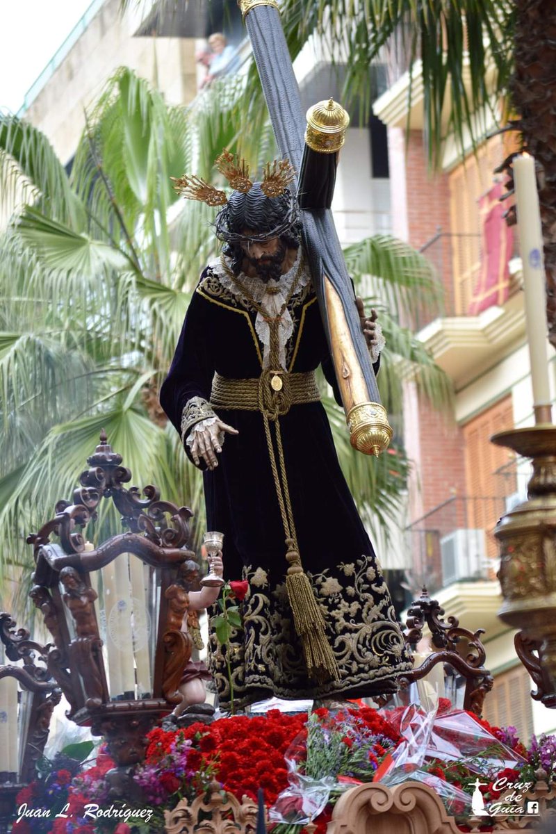 Grande de León restaurará la túnica de salida de la Redención de Huelva

El Taller del artista sevillano acometerá los trabajos de restauración de una obra que cuenta con bordados del siglo XVIII, atribuidos a Vicente Torres.

📷Juan Luis Rodríguez

<a href="/GrandeDeLeon/">José Antonio Grande de León</a> <a href="/LaRedencionHlv/">Venerable Hermandad de la Redención</a>