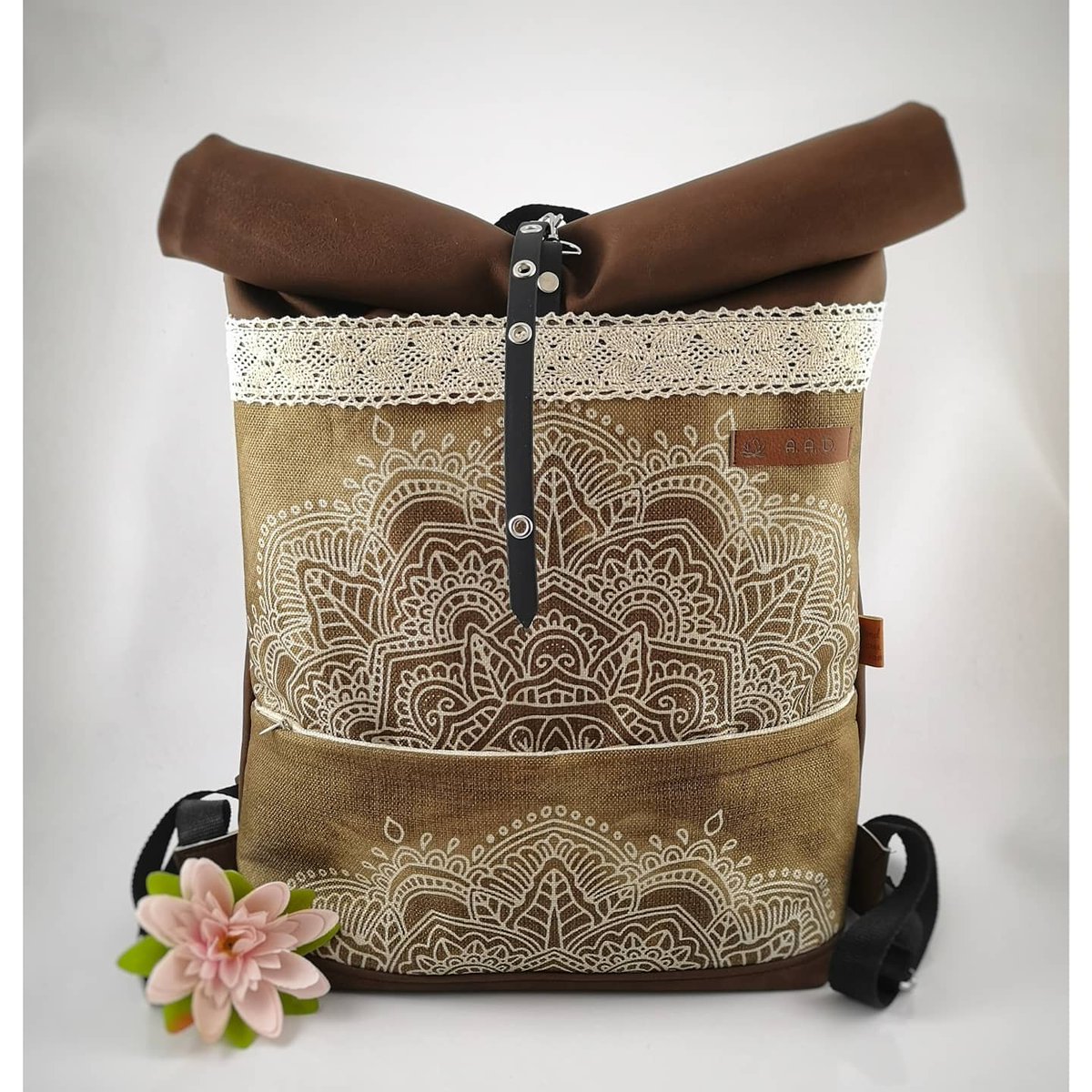 anyart_design's tweet photo. Neues Mandala, neuer Rolltop Rucksack, ab sofort erhältlich auf https://t.co/VLp6ILllLn 😍 https://t.co/6XQrtOoesn