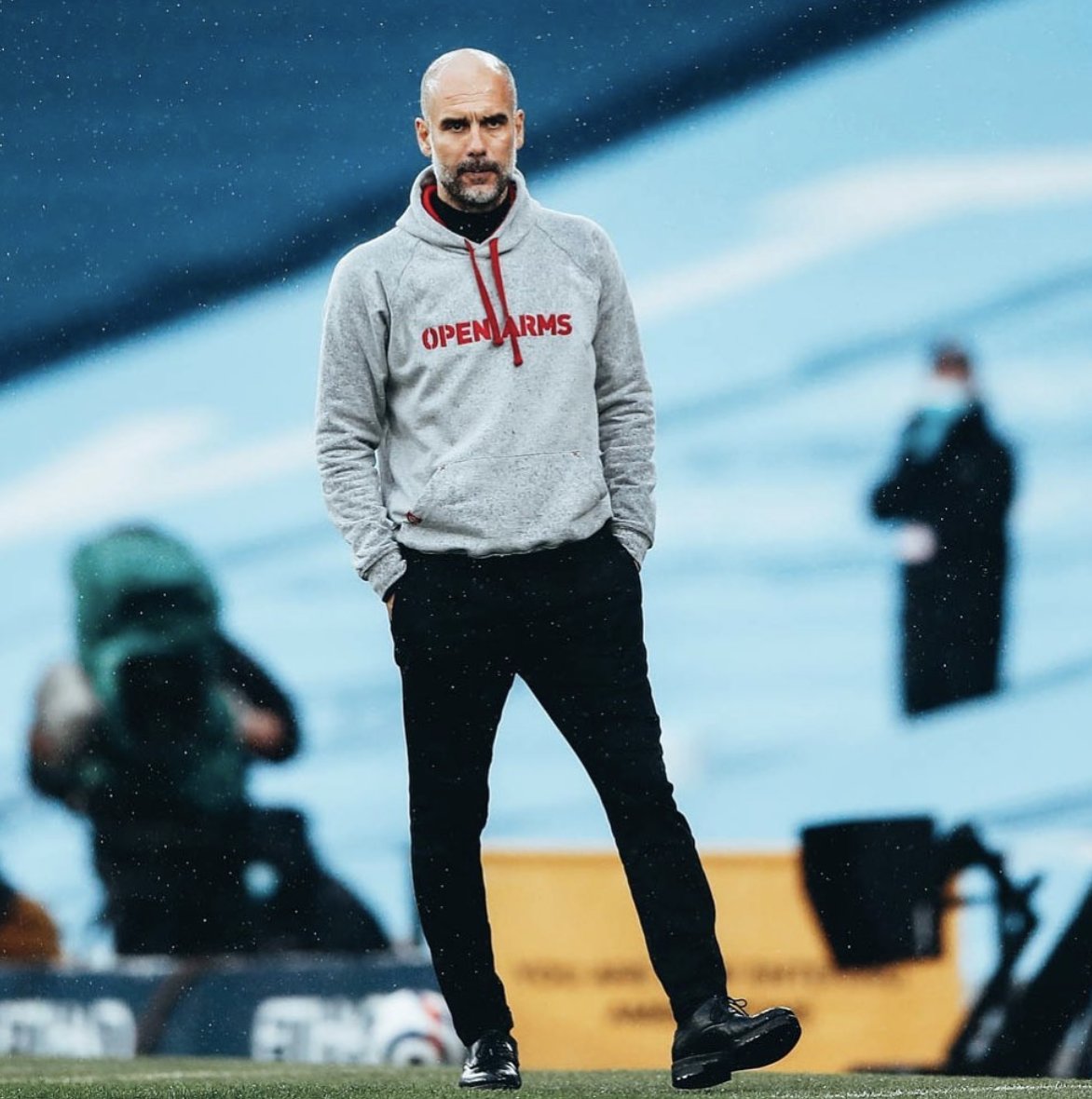 InvictosSomos's tweet photo. Los éxitos en Liga de Pep Guardiola como DT:

➤ Tres veces campeón de la Liga de España.
➤ Tres veces campeón de la Bundesliga.
➤ Tres veces campeón de la Premier League.

Tricampeón en tres países distintos. 

El qué y el cómo.

No se puede discutir su grandeza.

LEGENDARIO. https://t.co/uGxFdsHpUt