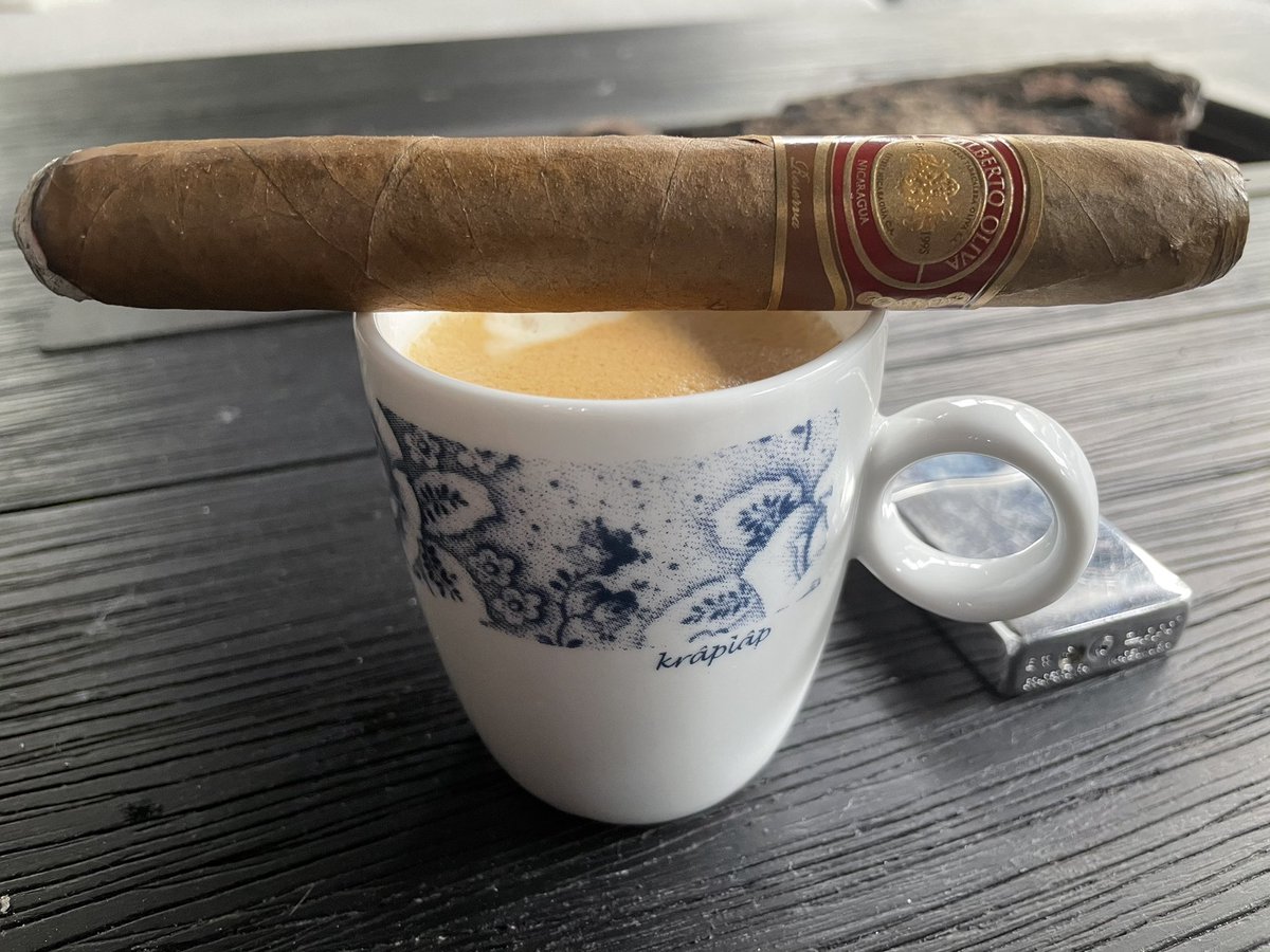 Lobby4Smokers's tweet photo. This Gilberto Oliva Reservation #cigar. Remarkable ashcone. https://t.co/ApZEPYOdG1