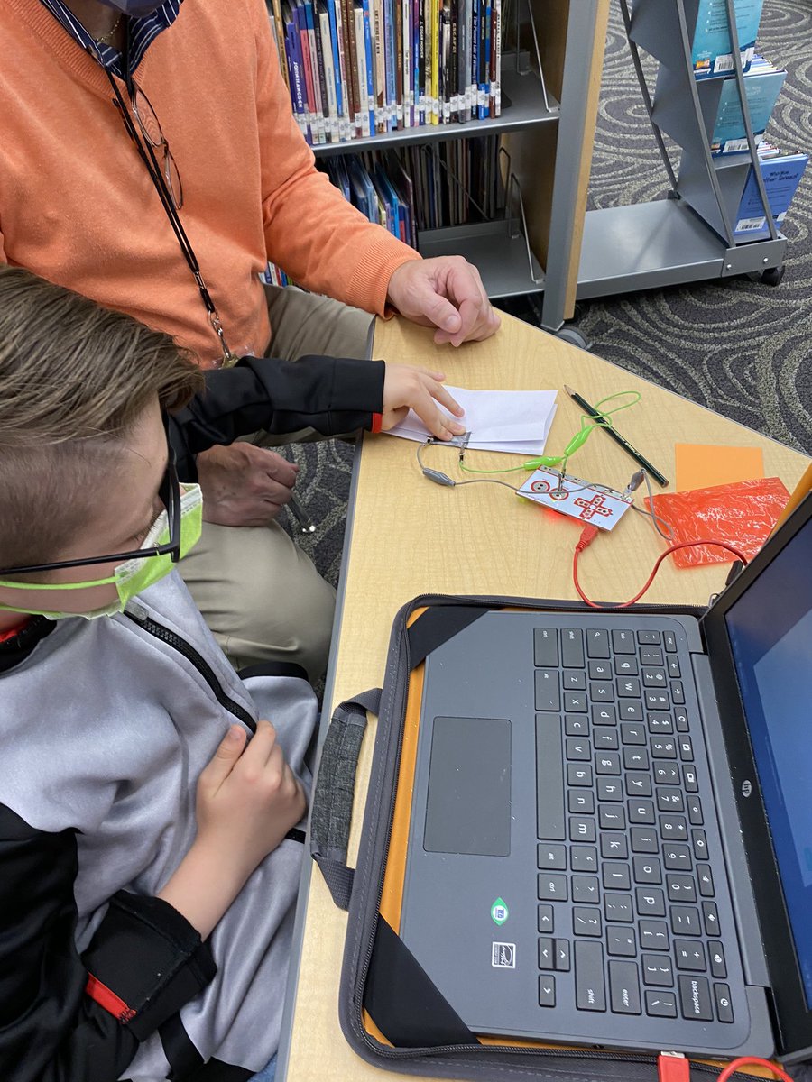 LibrarianKMP's tweet photo. Ms. Gaedeke’s 5th grade create momentary, maintained, and push button #newhtfd @makeymakey https://t.co/IKQP4doH4j