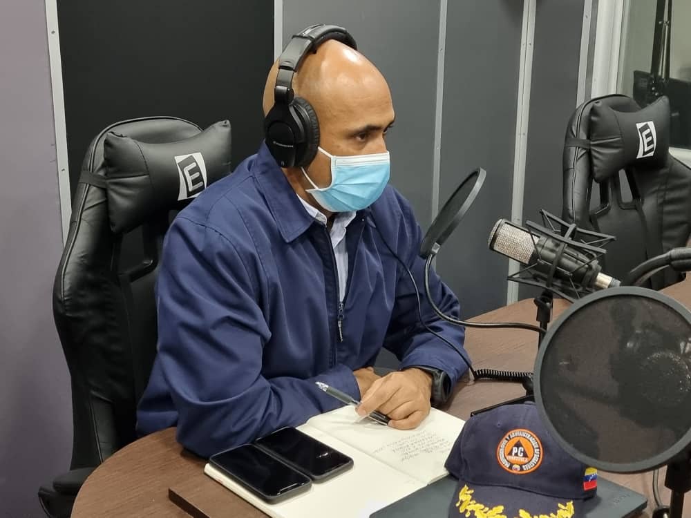 #AHORA 👉 Dijo el Viceministro Hurtado que las comunidades pueden reportar cualquier situación de lluvias a través de la aplicación móvil Cuadrantes de Paz, para recibir atención inmediata de parte de los organismos de seguridad y prevención.

#MPPRIJP 
#LaCovidNoDiscrimina