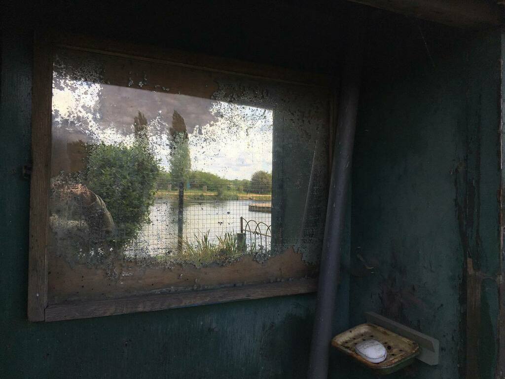 soshanau's tweet image. River reflections #mirrorselfie #mirror #riverreflection #riverthames #kingstonuponthames #surbiton instagr.am/p/COvgx2MHio6/