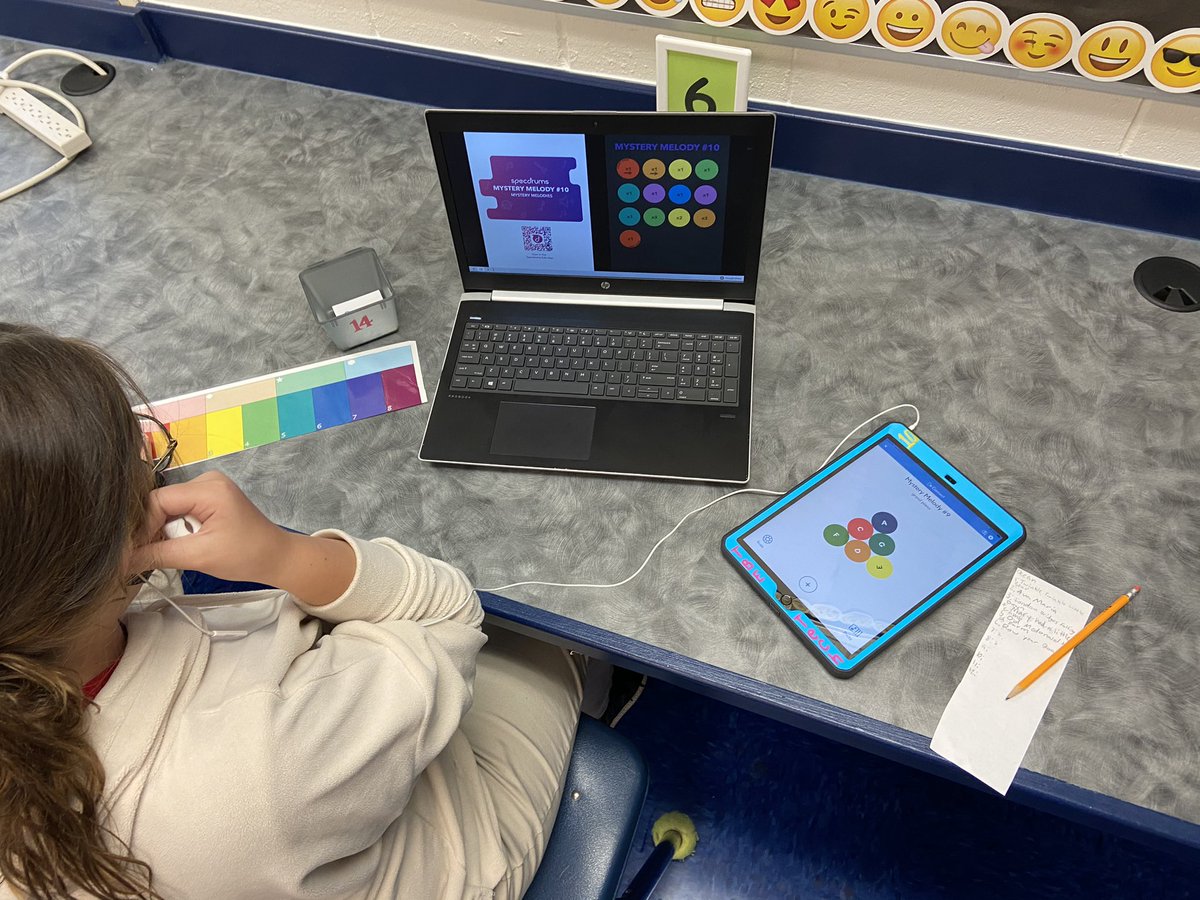 TBE_Tech's tweet photo. 5th Gr Ss @TommieBarfield play &amp; ponder #MysteryMelodies w/ #Specdrums @SpheroEdu Change of rhythm helps us ID songs! 🎶TY @CenturyLink 4 $funding$ grant! @collierschools https://t.co/GWWYAhKRmt