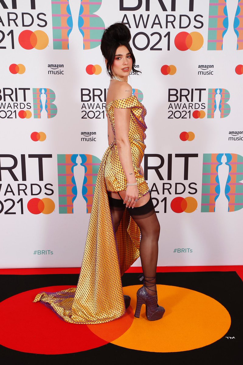 PauseHerTweets's tweet photo. Dua Lipa is serving looks at the #BRITs https://t.co/3003388W0C