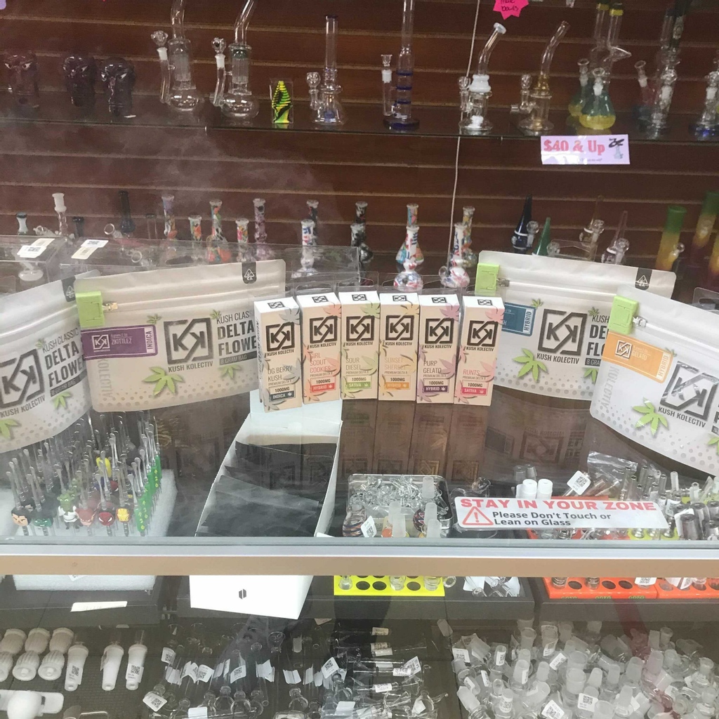 Needing to take the edge off and wanting something to help you relax? Try our Delta-8 flower and carts by Kush Kolectiv! 

#mozone #mozoneglass #puffssmokeshop #delta8 #thc8 #d8 #smoke #smoking #smokeshop #vape #vaping #vapeshop