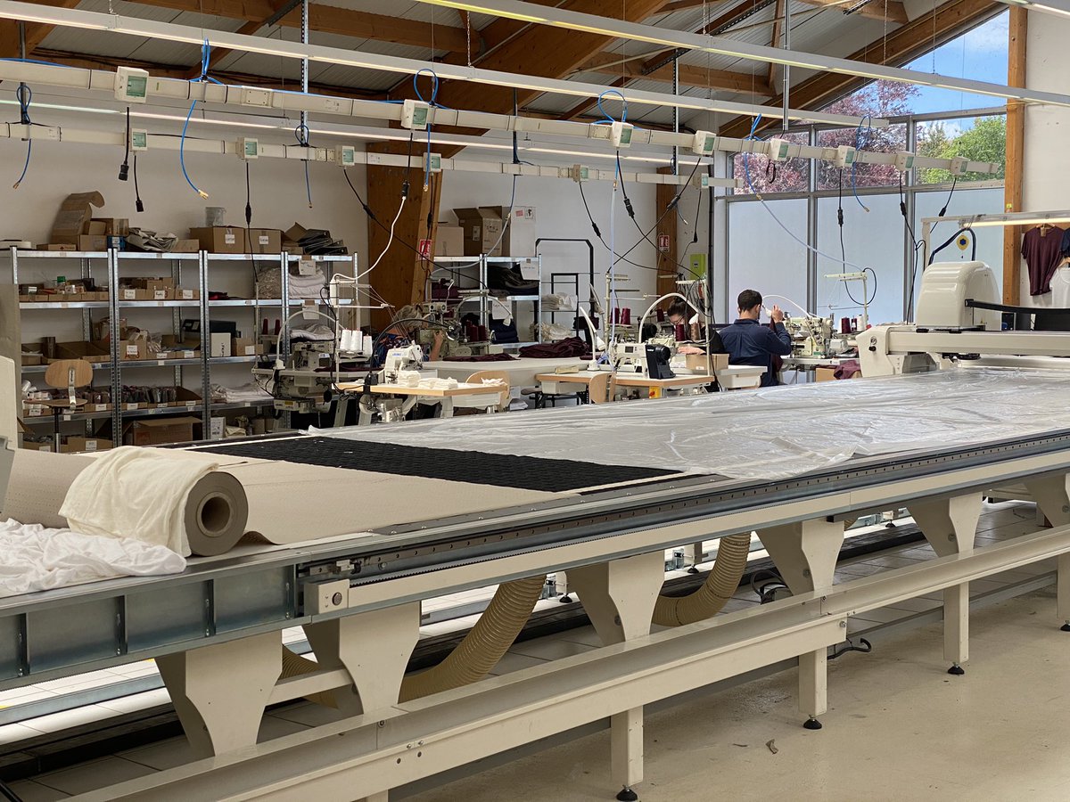 Chaque pourcent de confection textile relocalisée en France crée plusieurs milliers d’#emplois et aide à sauver le #climat. Le travail mené par <a href="/LINportant/">LINportant</a> pour developer la culture du lin bio et sa transformation en France est passionnant et exemplaire.