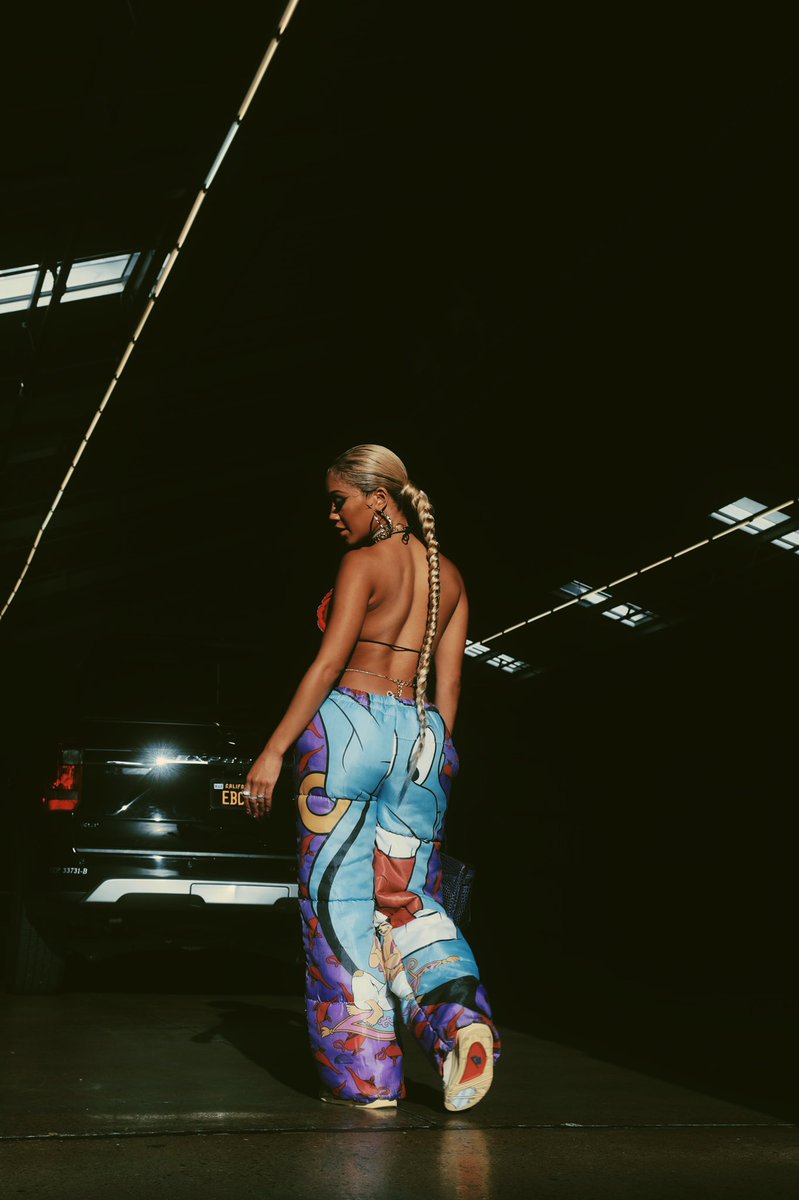 Saweetie's tweet image. a real life mood 🧞‍♂️✨