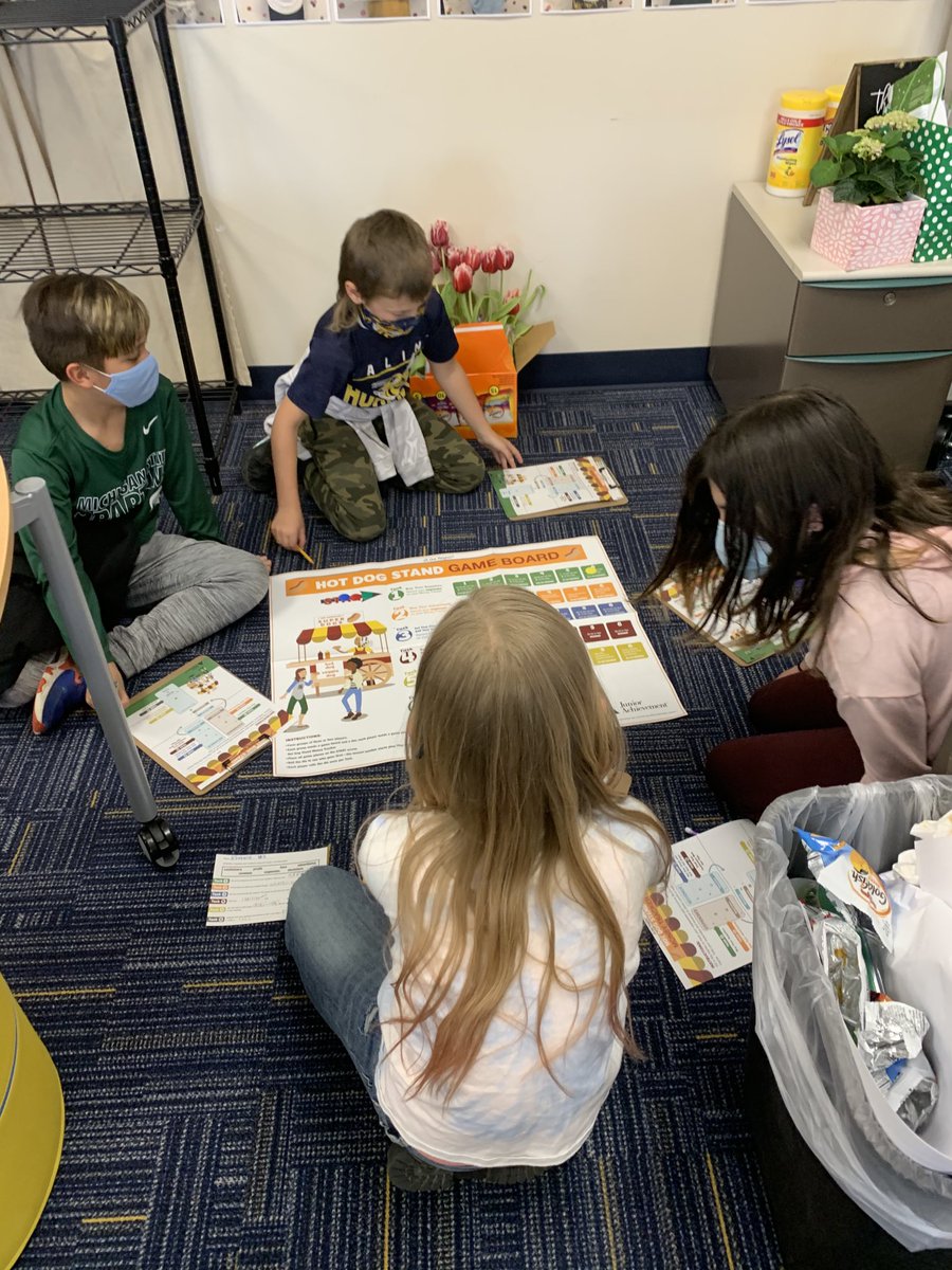 Who made the most profits from their “Hot Dog Stand?” @JuniorAchievement ⁦<a href="/M_DeGrand/">Megan DeGrand</a>⁩  ⁦<a href="/deneenm12/">Musetta Deneen</a>⁩ #sascompass #financialliteracy
