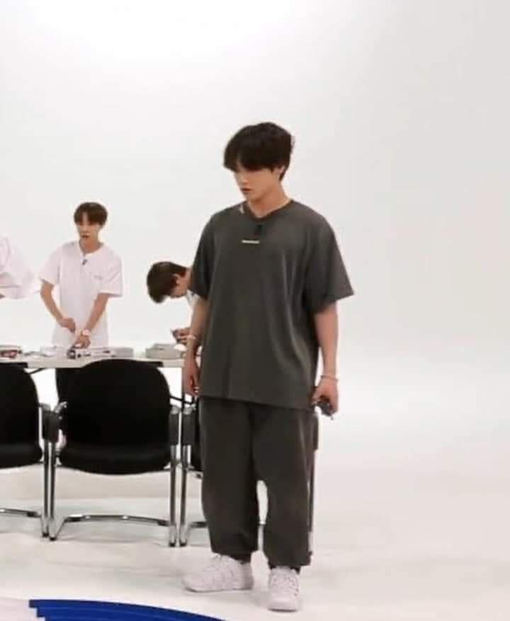 Promise301218's tweet photo. Jk chiquito 

I’m voting for @BTS_twt for #BBMAsTopSocial https://t.co/bwJtVEtkRd