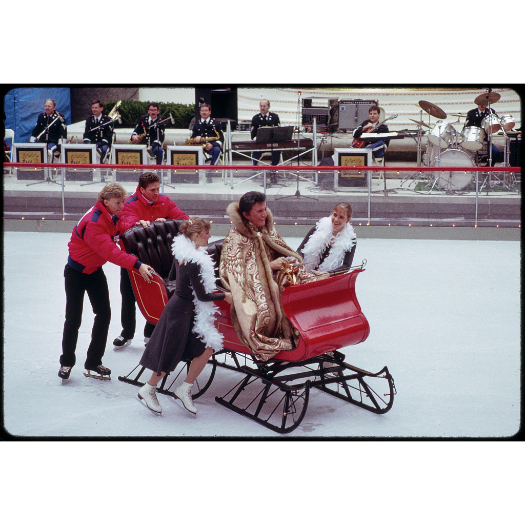 librarycongress's tweet photo. We've recently added 8,000+ color slides from the Bernard Gotfryd collection. View portraits of actors, fashion designers, world leaders, religious figures, activists, musicians, dancers, artists &amp; more from the late 20th Century: https://t.co/aU7xO2EmLQ https://t.co/VuDuRuMusT