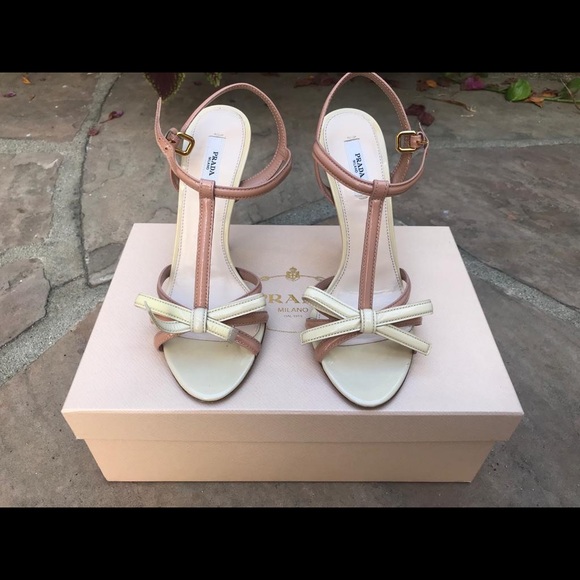 ChristianTheMUA's tweet photo. So good I had to share! Check out all the items I'm loving on @Poshmarkapp #poshmark #fashion #style #shopmycloset #prada #lackofcolor: https://t.co/P9WeOxcdjM https://t.co/4rAGteJMzn