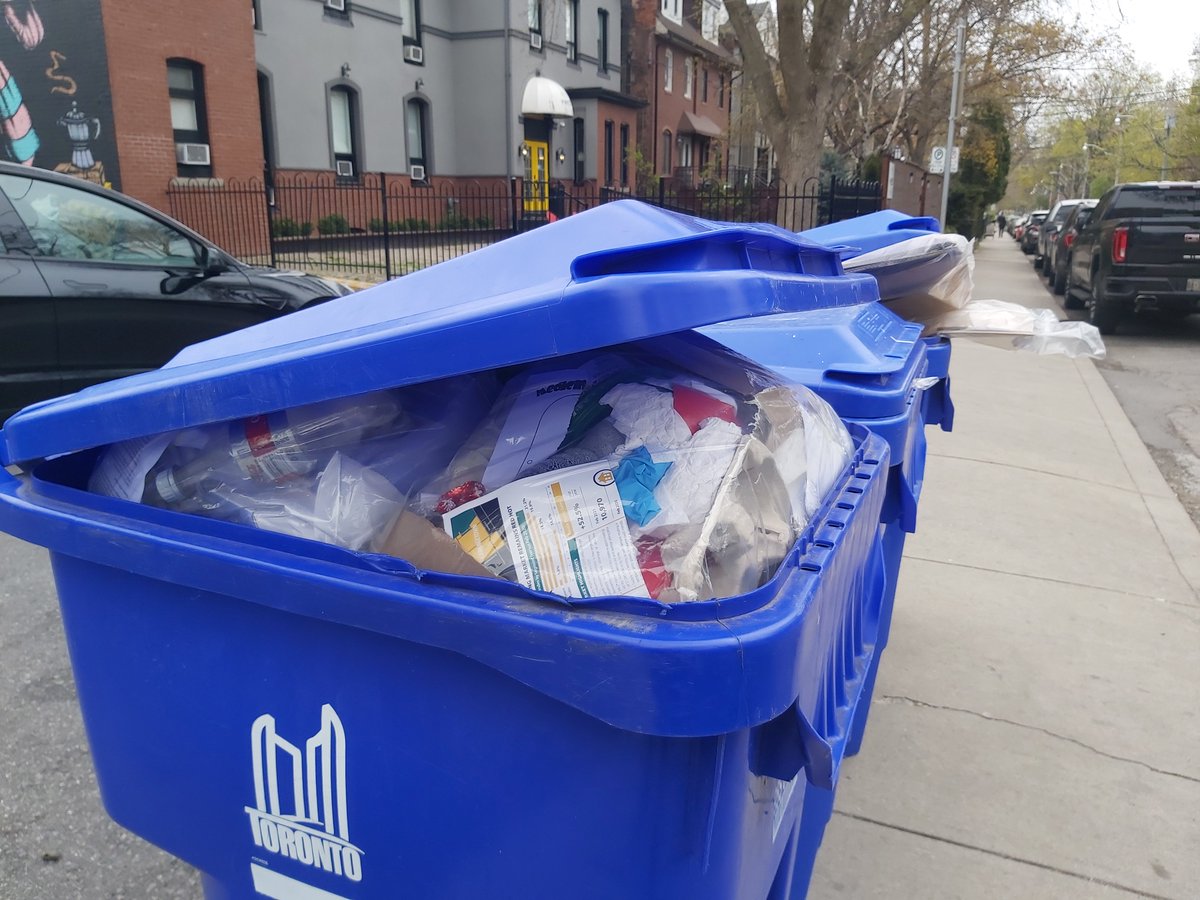 Today is Ontario’s Day of Action on Litter! But what is the Provincial Government actually doing to prevent litter and plastic pollution from ending up in the environment? 

🔗Read more in our Waste Campaigner Emily Alfred’s new blog: bit.ly/3hp4T5f #actONlitter
