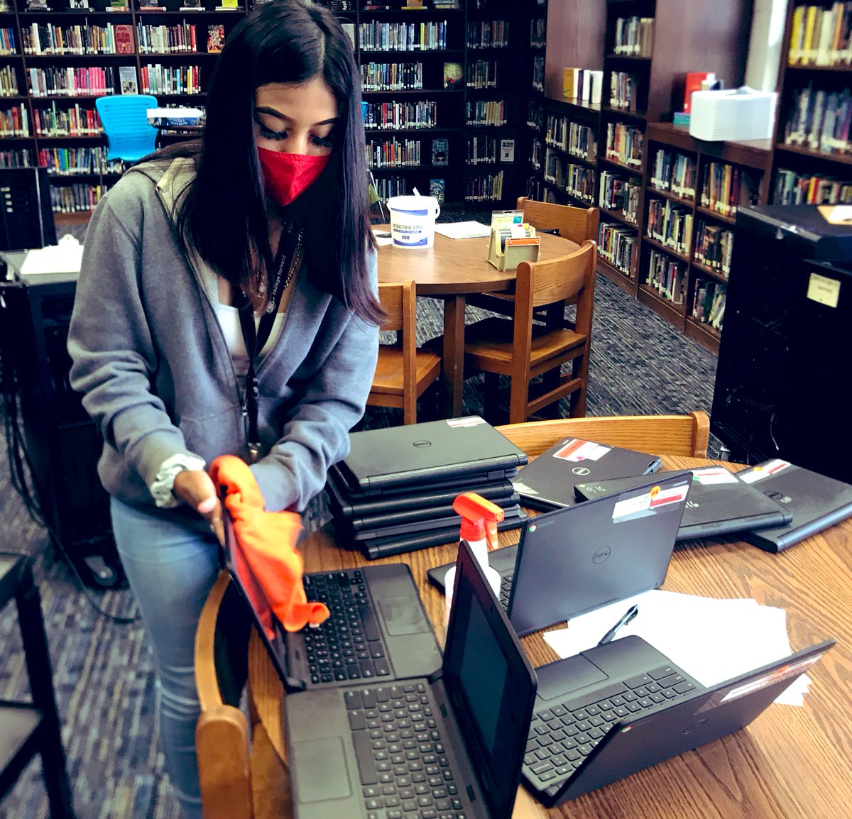 MendezMSLibrary's tweet image. Special thanks to these awesome 8th grade helpers! They have helped in the library these past few days by wiping down Chromebooks, cleaning tables, stamping discarded books, and organizing! Your help is so appreciated. 💕💕💕 #AISDProud @AustinISD @MendezMS_STEM