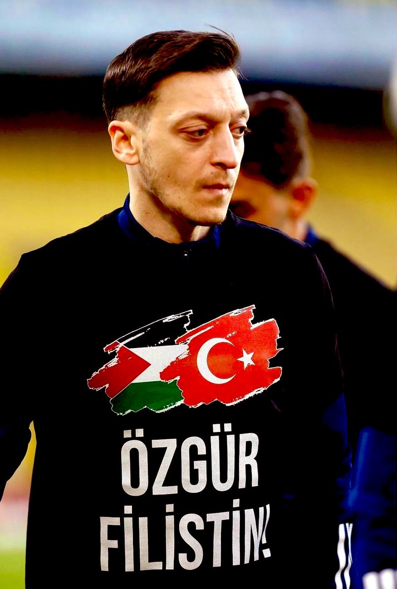 #Football:It’s not ‘just a game’. It’s so much more.
German-Turkish #Soccer Player Mesut Ozil Wore a shirt in solidarity with Palestine.

#InSolidarityWithPalestine 
#IsraeliTerrorism 
#PalestinianLivesMatter 
#PalestineWillBeFree 
#Ghazaunderattack