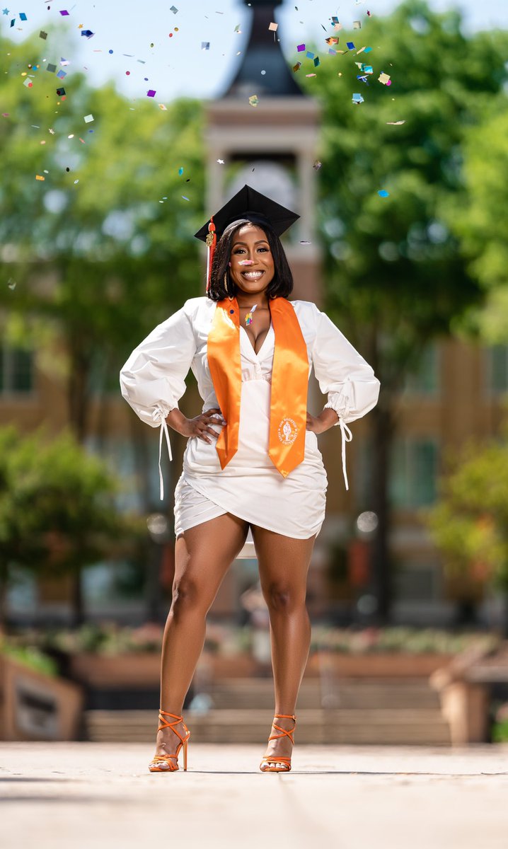 _viggyy_'s tweet image. “God has given me the will and the force to overcome all obstacles.” - NB

B.A Criminal Justice, Spanish Minor

🔸First Generation
🔹Bearkat Learning Community 
🔸Dean’s List 2017-2021
🔹Mentor
🔸NABCJ 
🔹Alpha Kappa Alpha Sorority, Inc.

#BlackGrad #BeautyandBrains