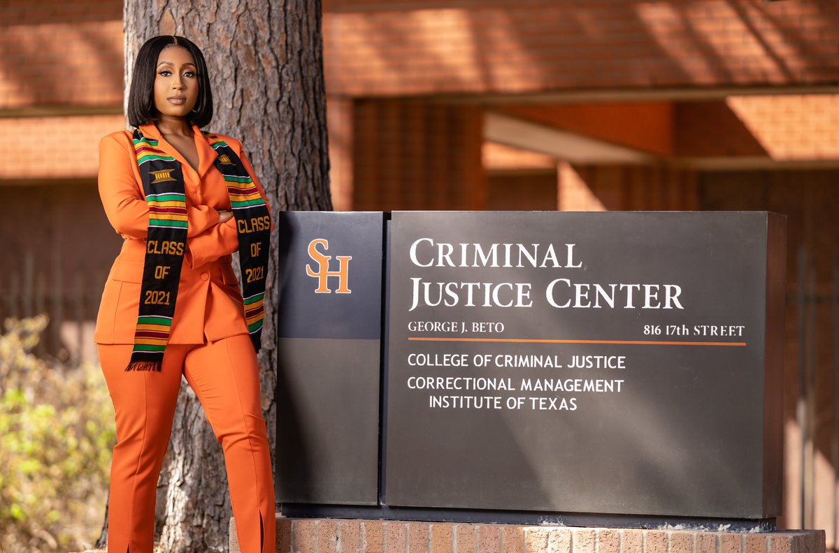 _viggyy_'s tweet image. “God has given me the will and the force to overcome all obstacles.” - NB

B.A Criminal Justice, Spanish Minor

🔸First Generation
🔹Bearkat Learning Community 
🔸Dean’s List 2017-2021
🔹Mentor
🔸NABCJ 
🔹Alpha Kappa Alpha Sorority, Inc.

#BlackGrad #BeautyandBrains
