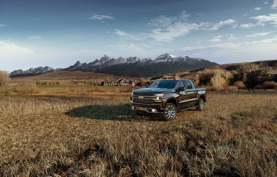 Celebrate #TruckTuesday with us by shopping our 2021 #ChevySilverado1500 selection! bit.ly/2SH3611